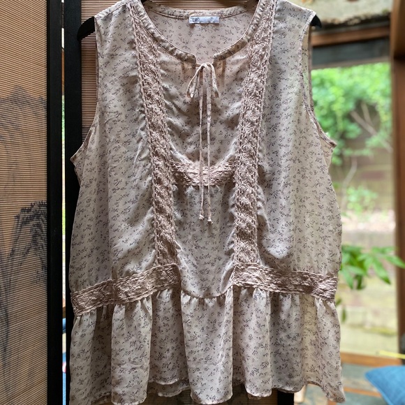 Daniel Rainn pale pink floral top - Picture 4 of 9